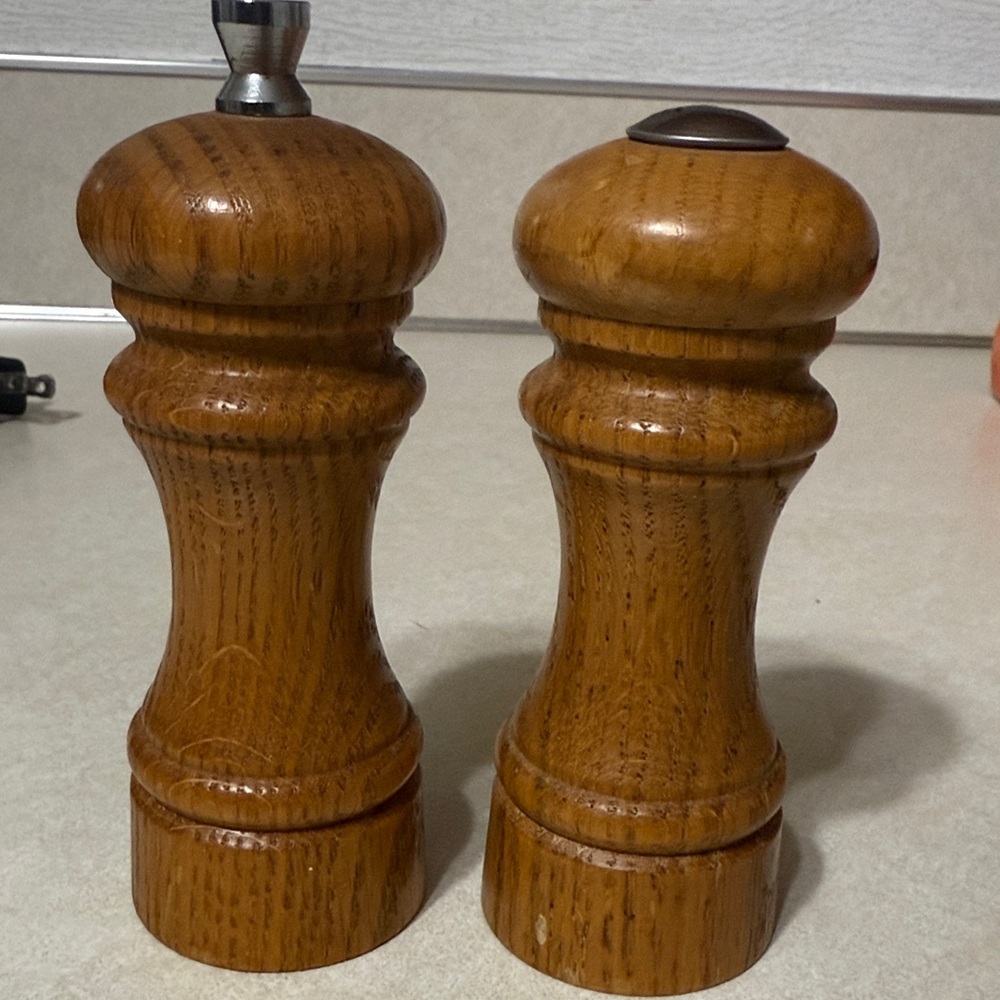 Mr. Dudley by Grundy Wooden Salt and Pepper Grinder Set